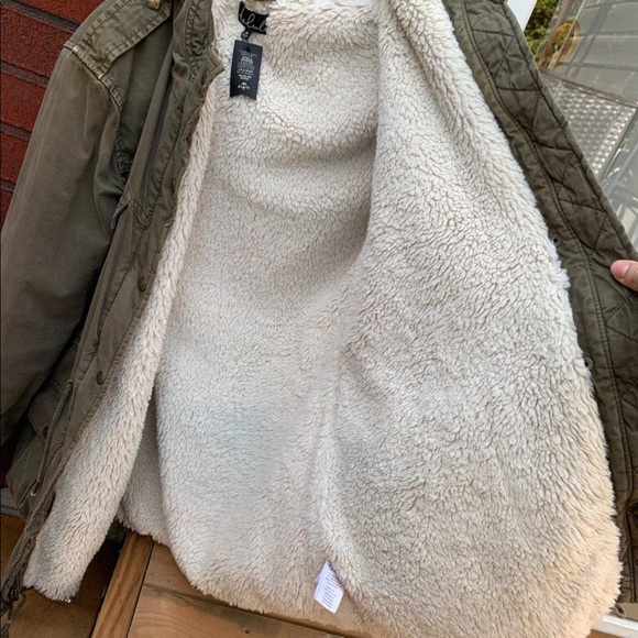 Aritzia (Talulah) jacket - Picture 3 of 5